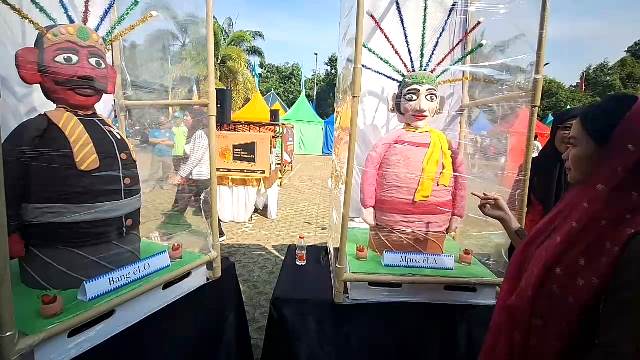 Sepasang Kue Ondel-ondel Raksasa Warnai HUT ke-497 Jakarta di Kantor Walikota Jakut