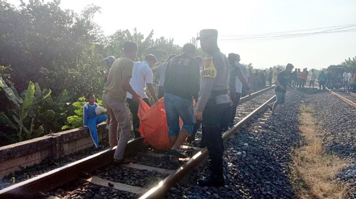 Terobos Perlintasan Sebidang, 2 Pelajar Tewas Tertabrak KA Gaya Baru Malam