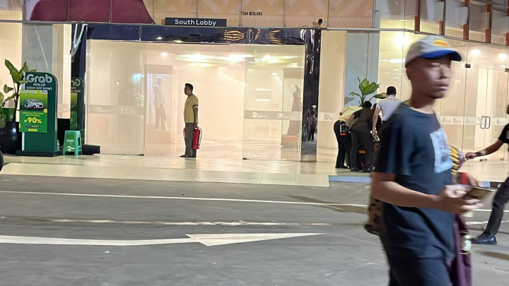 Revo Mall Bekasi Kebakaran, 10 Orang Dirujuk ke Rumah Sakit