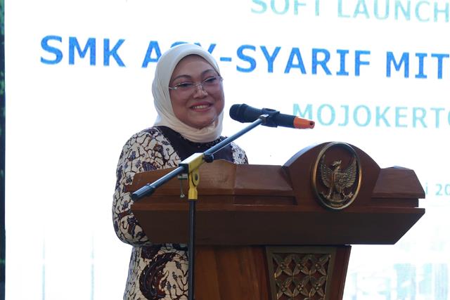 Menaker Luncurkan SMK Asy-Syarif Mitra Industri di Mojokerto