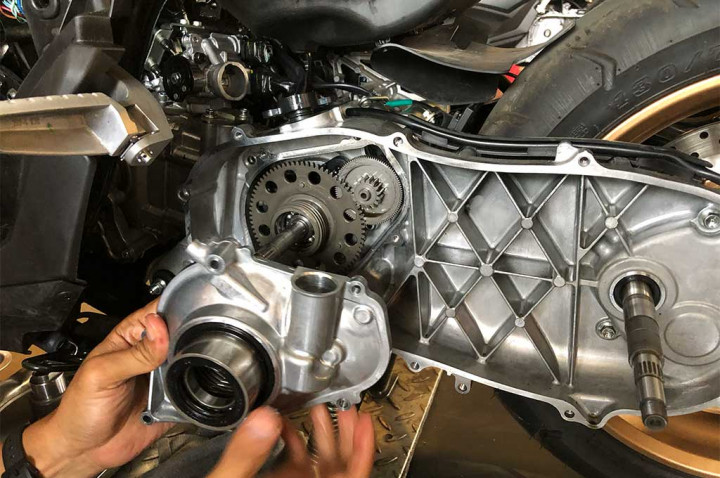 YECVT Butuh Pelumas, Nmax Turbo Kini Pakai Oli 1 Liter