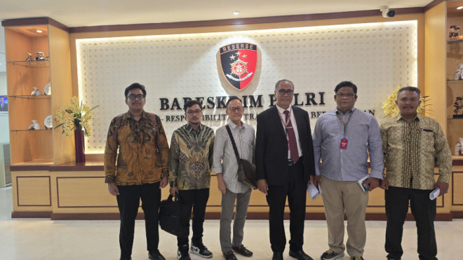 kuasa hukum penyelamat PBB TM Luthfi Yazid beserta mantan Wakil Ketua Umum PBB Fuad Zakaria melaporkan Yusril Ihza Mahendra ke Bareskrim Polri. Medcom.id/Yona