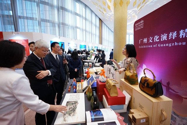 Pejabat pemerintah dari Guangdong Tiongkok dan Indonesiaserta pencinta budaya Tiongkok jelajahi kekayaan budaya dan pariwisata Guangdong. (Foto: Dok. Istimewa)