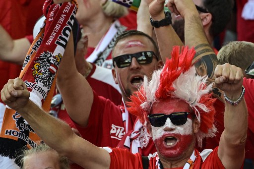 Selebrasi Suporter usai Austria Benamkan Belanda