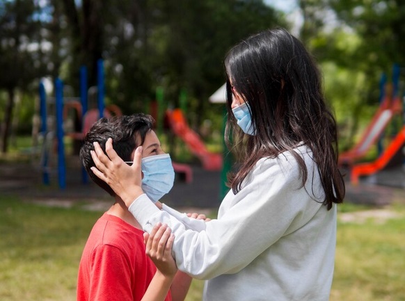 Meski masker tidak 100 persen menyaring, tapi bisa mengurangi tingkat polusi yang terhirup. Dok. Freepik