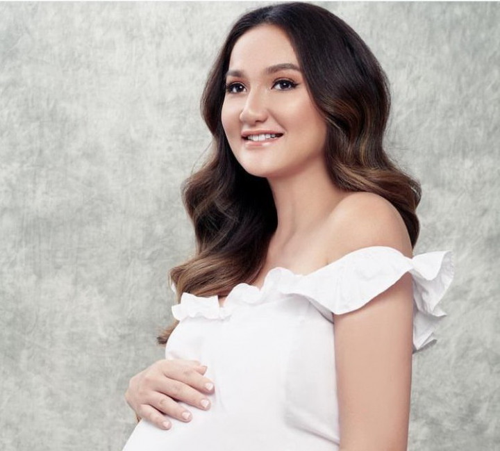 Tegas! Hakim Tetap Minta Tengku Dewi Putri Hadiri Sidang Cerai meski Hamil Tua