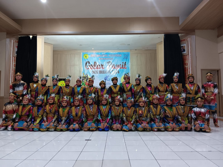 Labschool Kebayoran Utus Siswa Lakukan Misi Budaya ke Bulgaria