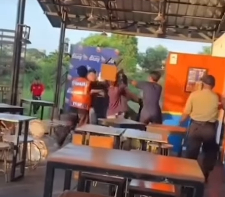 Viral, <i>Debt Collector</i> Keroyok Pegawai Kedai Mi Ayam di Tangerang