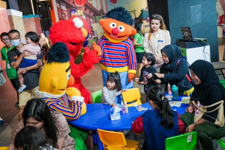 Isi Liburan Sekolah Bersama Karakter Sesame Street