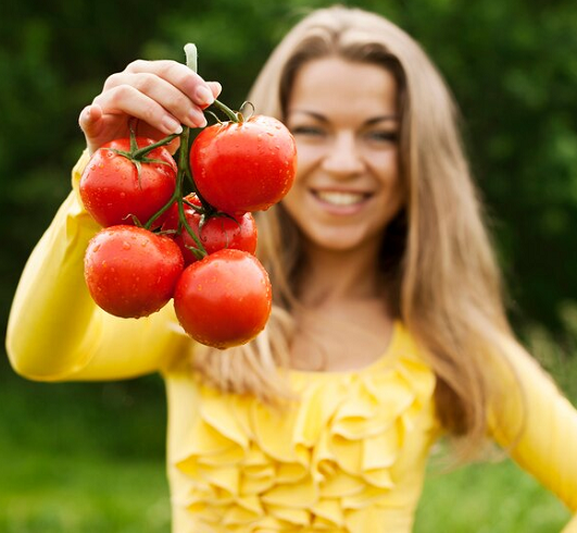 3 DIY Masker Tomat untuk Kulit Rawan Berjerawat