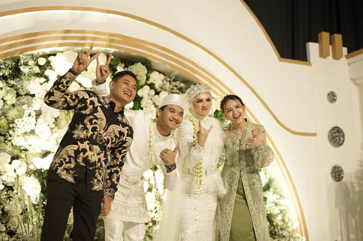 Happy Asmara Pamer Foto Nikah dengan Gilga Sahid, Banjir Ucapan Selamat!