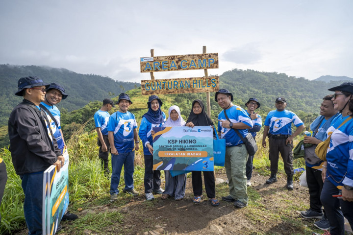 65 Kepala Keluarga di Daerah Perbukitan Cilegon Dapat Bantuan Sembako