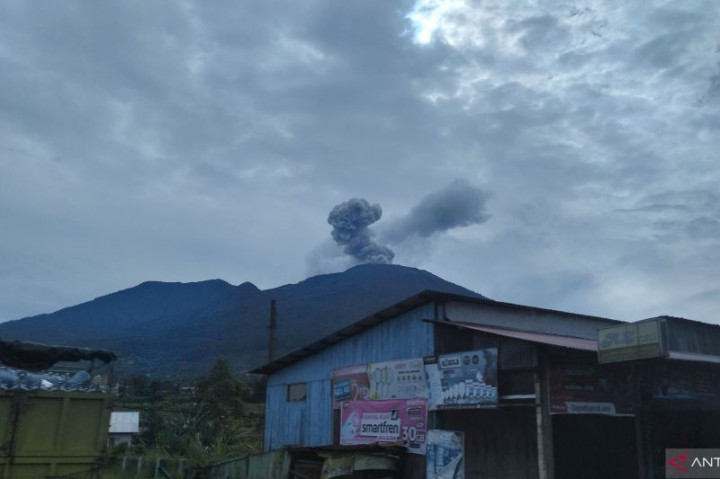 Status Gunung Marapi di Sumbar Turun ke Level Waspada