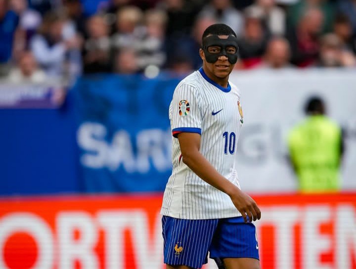 Mengaku Tak Nyaman Bertanding dengan Topeng, Mbappe: Sangat Menjengkelkan