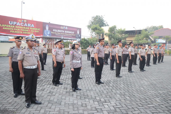 Hari Bhayangkara, 53 Anggota Polresta Sidoarjo Dapat Kado Kenaikan Pangkat