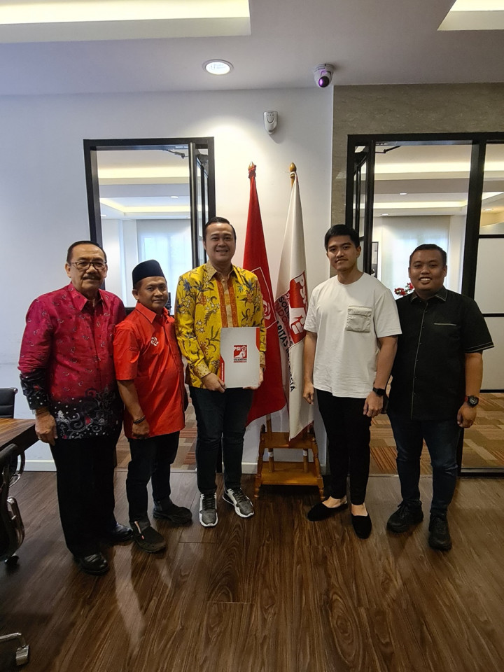 PSI Serahkan Rekomendasi Bayu Airlangga di Pilwakot Surabaya 2024