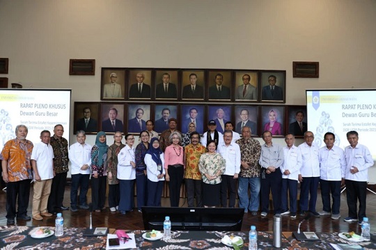 Selamat! Muh Baiquni dan Wahyudi Kumorotomo Terpilih Pimpin Dewan Guru Besar UGM
