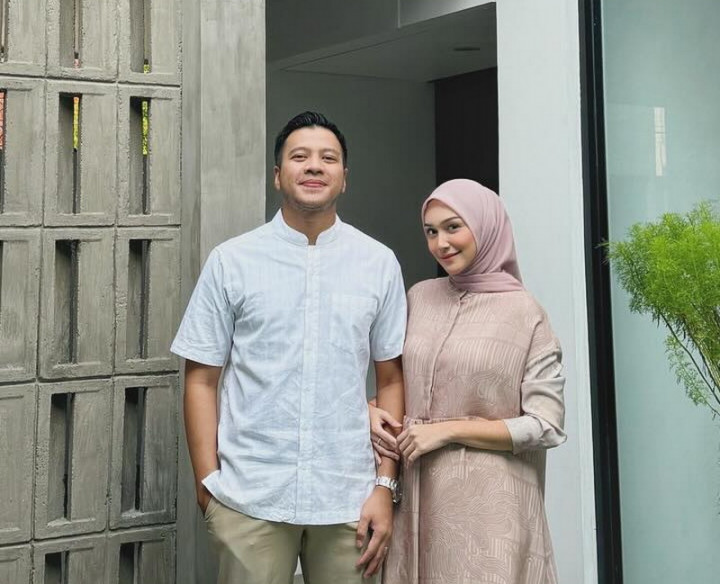 Melody Prima Hamil Anak Ketiga Setelah Satu Bulan Menikah