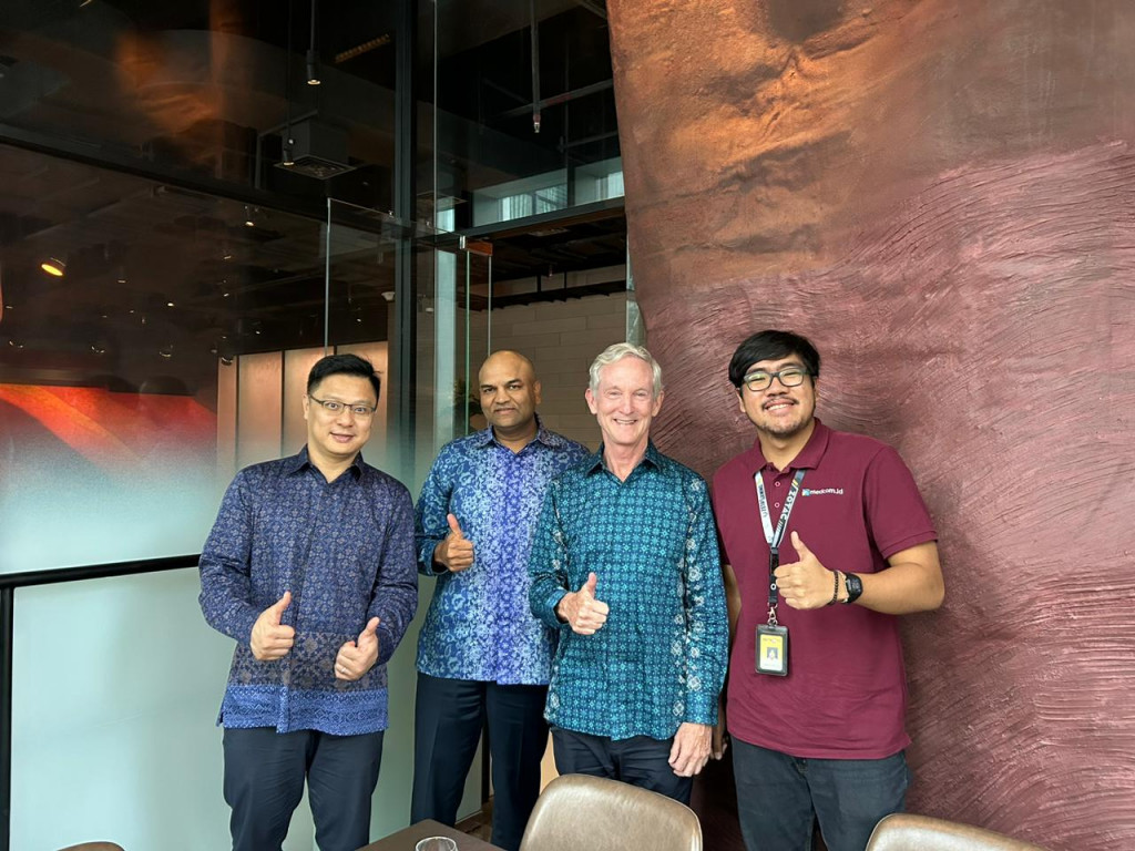 Tom Leighton, CEO Akamai (kedua dari kanan)