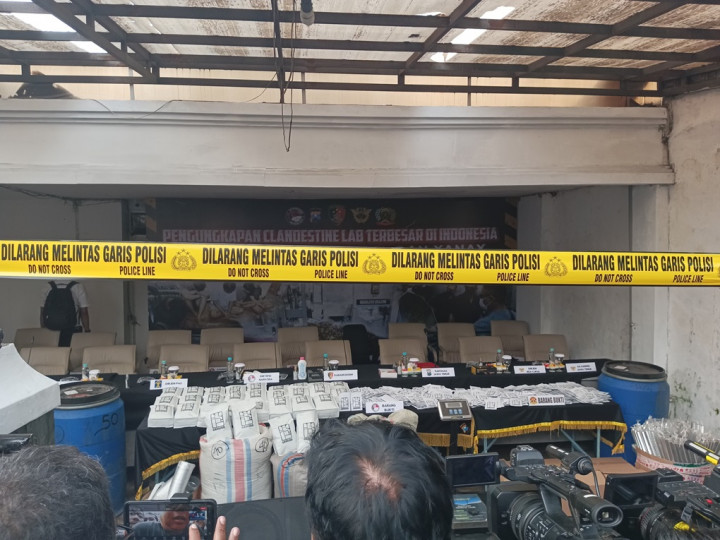Bareskrim Polri Bongkar Laboratorium Narkoba Terbesar Indonesia di Malang