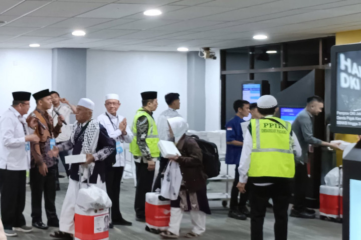 2745 Jemaah Debarkasi Padang Tiba di Tanah Air