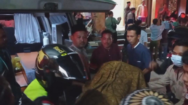 Kedatangan Jenazah Sekeluarga Korban Tewas Kebakaran di Bekasi Disambut Isak Tangis