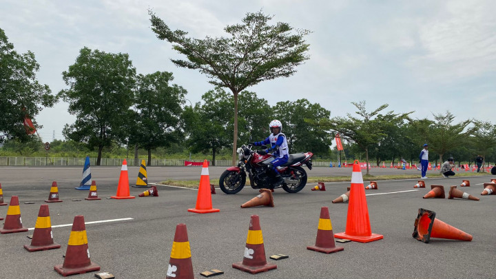 Jurus AHM Melahirkan Instruktur Safety Riding Terbaik