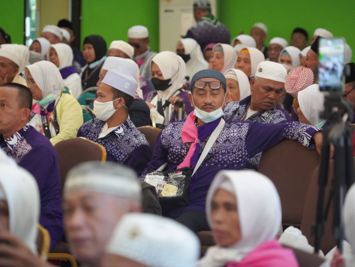 Jemaah Haji Kloter Perdana Gelombang Dua Tiba di Debarkasi Surabaya