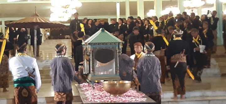 Keraton Solo dan Pura Mangkunegaran Peringati 1 Suro Minggu Malam