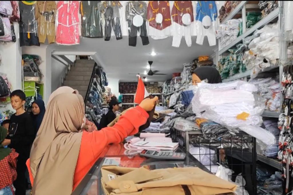 Penjualan perlengkapan sekolah mulai diburu. Foto: MI/Rendy Ferdiansyah.