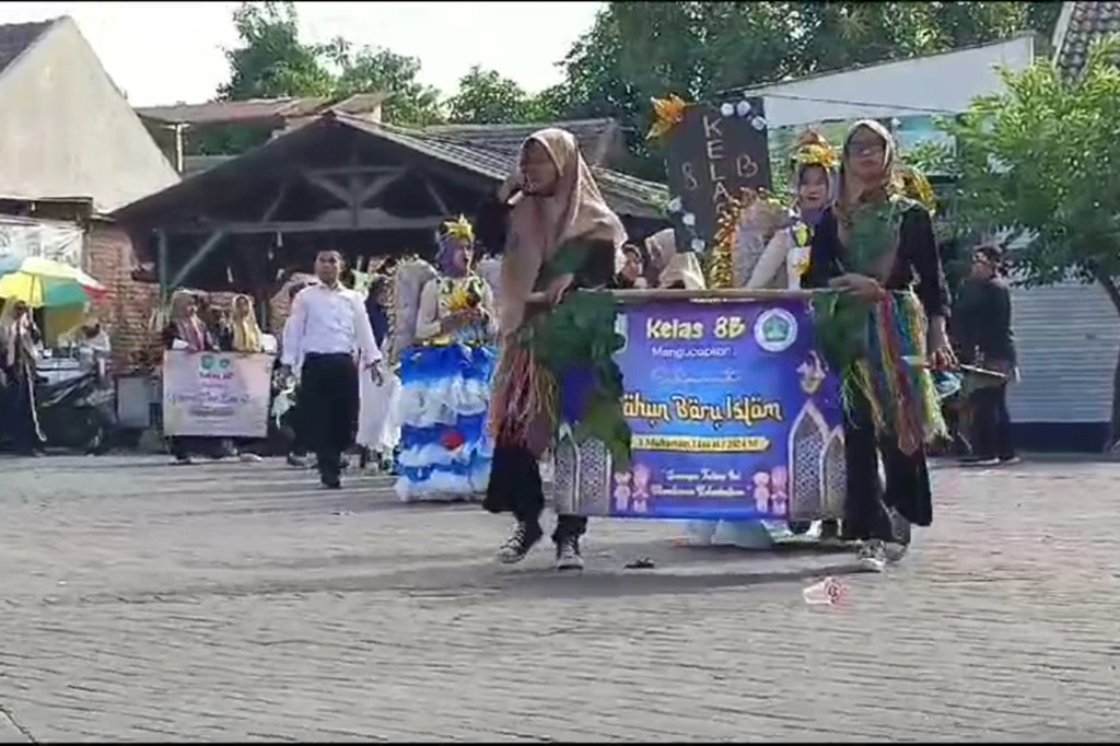 Sambut Tahun Baru Islam, Ribuan Siswa dan Guru di Sidoarjo Ikuti Karnaval