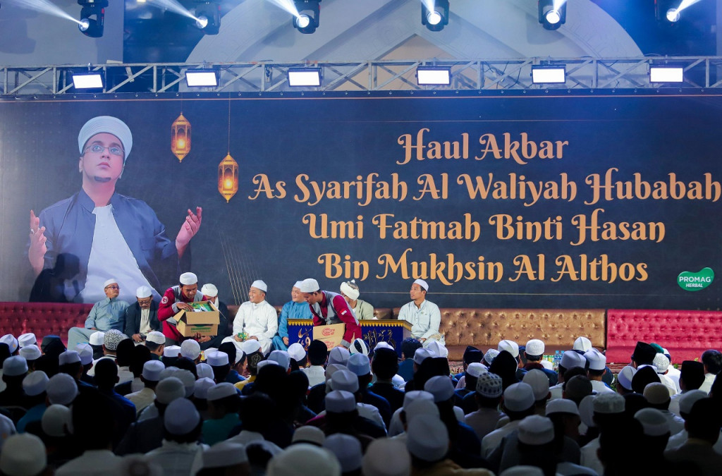 Puluhan Ribu Jemaah Padati Peringatan 100 Hari Wafatnya Habib Hasan Assegaf