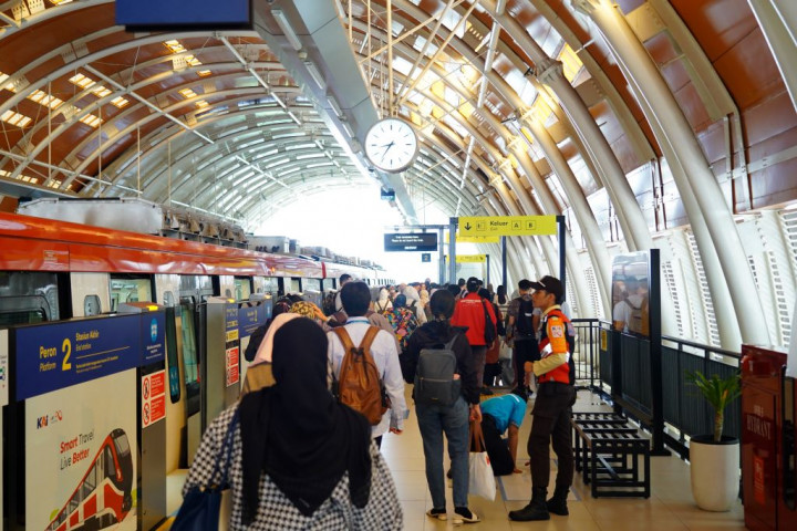 LRT Mulai Terapkan Kebijakan <i>Tap In</i> dan <i>Tap Out</i> di Stasiun yang Sama, Segini Tarifnya
