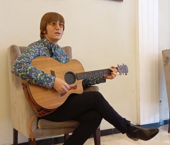 Penyanyi Argentina Javier 'Lennon' Parisi Nyanyikan Ulang Lagu Koes Plus