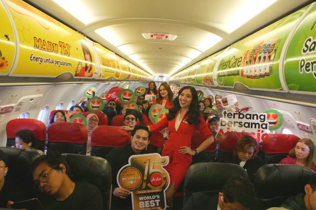 AirAsia memberikan pengalaman makan bersama di atas ketinggian 36.000 kaki.  (Foto: Dok. Istimewa)