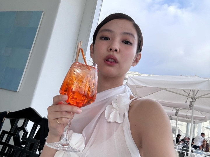 Heboh Video Jennie Blackpink Merokok, Agensi Buka Suara