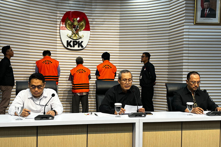 KPK Tahan 3 Tersangka Kasus Korupsi di PT PLN