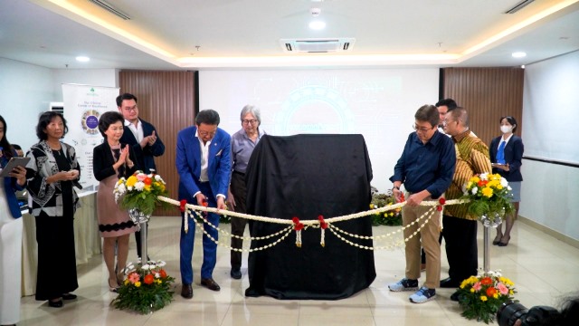 Pertama di Indonesia! Penggunaan VELYS Robotic untuk Operasi Implan Lutut di RS Medistra