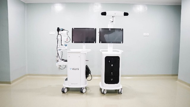 Bangga Banget! Operasi Implan Lutut di RS Medistra Bisa dengan VELYS Robotic