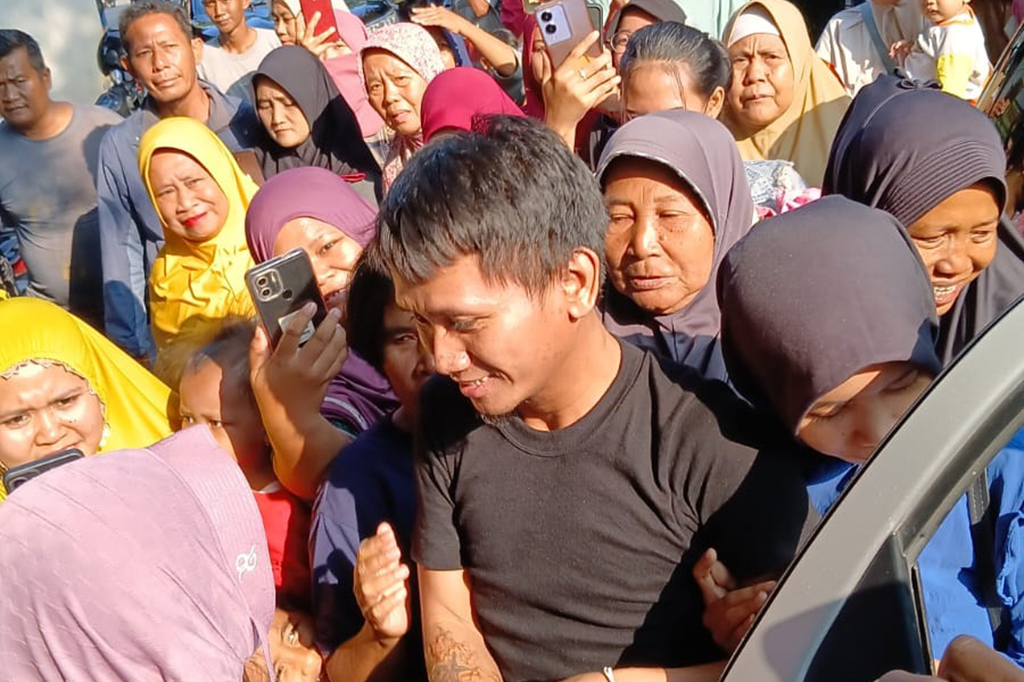 Foto Terpopuler: Pegi Disambut Ratusan Warga hingga 3 Tersangka Korupsi PT PLN Ditahan