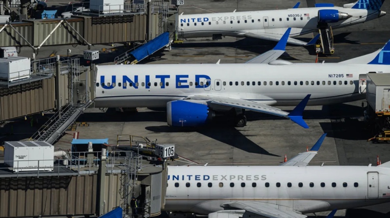 Deretan pesawat milik maskapai United Airlines. Foto: AFP