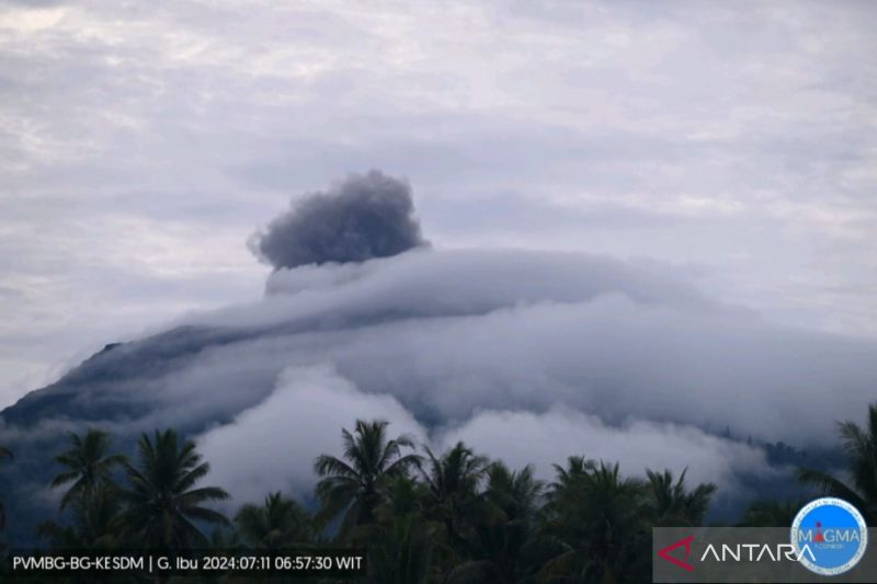 Gunung Ibu Kembali Erupsi Pagi Ini