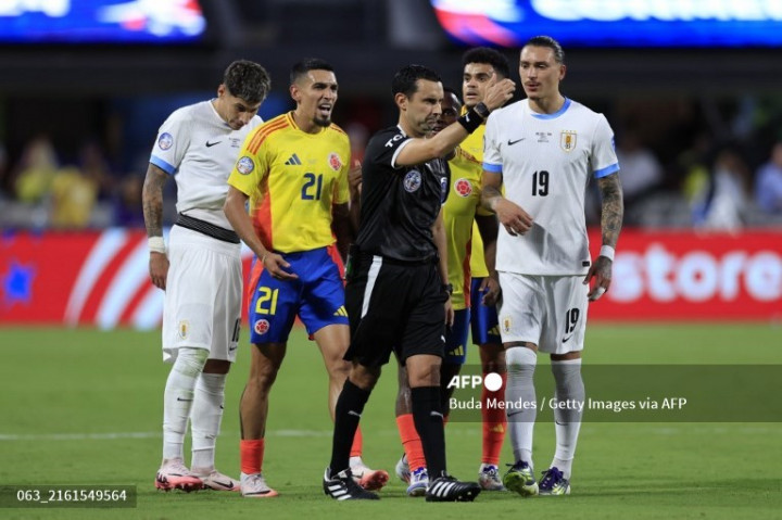 Uruguay vs Kolombia: La Tricolor Unggul Sementara, Munoz Dikartu Merah