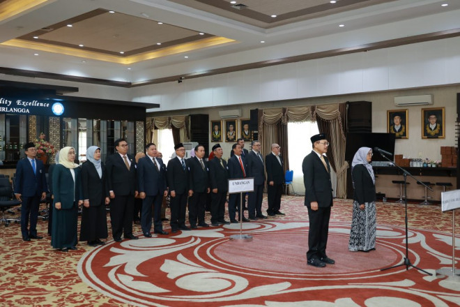 Pelantikan Dekan FK Unair Budi Santoso dan Wakil Dekan FKM Unair Muji Sulistyowati. DOK Unair