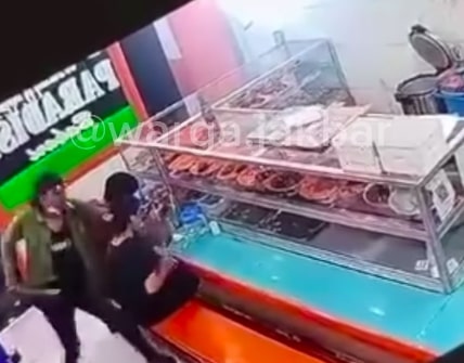 Jambret Bergolok Beraksi di Warteg Jakbar, HP Jambretan Tak Jadi Dijual Karena Keburu Viral