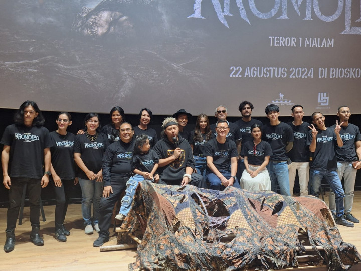 Anggy Umbara 'Siksa' Tio Pakusadewo di Film Kromoleo