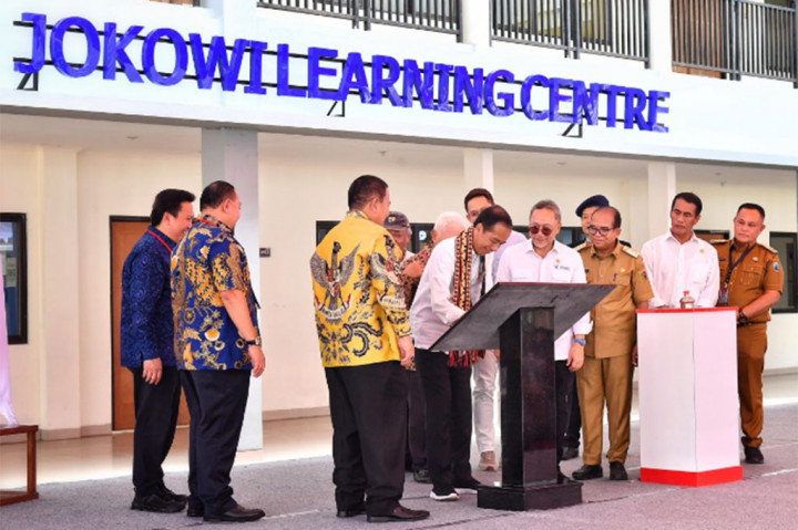 Momen Presiden Resmikan Jokowi Learning Center di Lampung