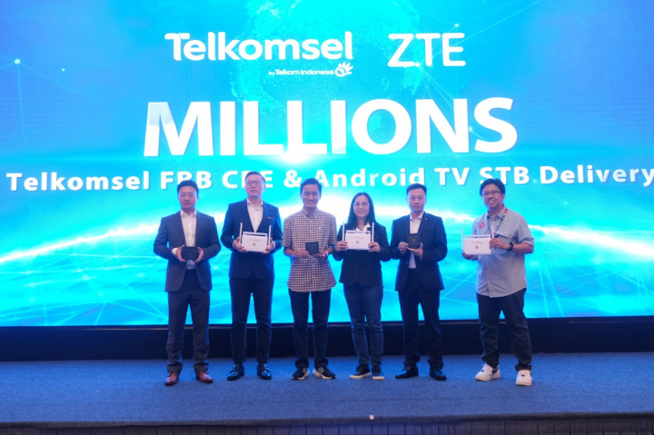 ZTE dan Telkomsel Rayakan Distribusi Perangkat Home Terminal