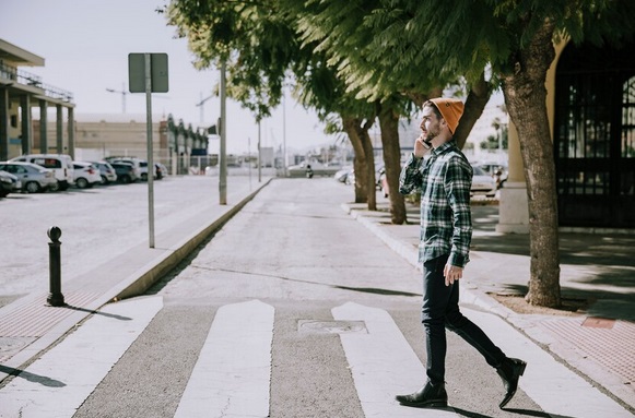 Murah dan Anti Ribet, Ini Manfaat Jalan Kaki untuk Tulang Anak dan Lansia