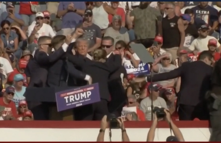 Terdengar Suara Tembakan, Trump Diamankan dari Tempat Kampanye